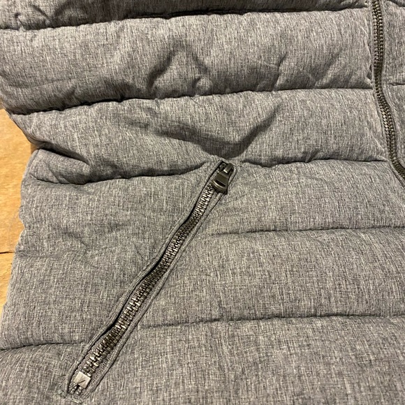 H&M Unisex Puffer Vest Soft Grey with Knit Collar - Size 38R, Men S or Women’s M - Picture 6 of 13